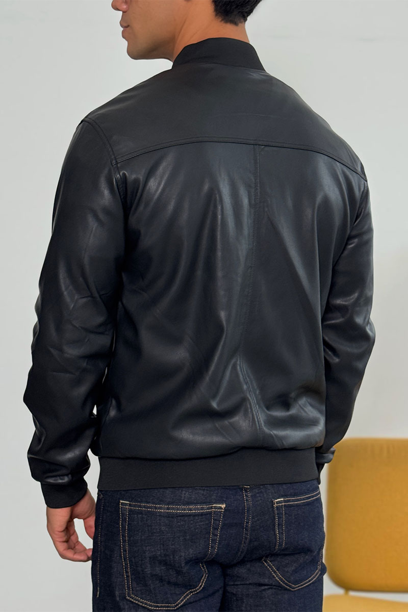 Prada Кожаная куртка чёрного цвета logo-plaque