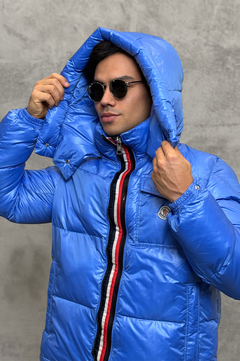 Moncler Пуховик голубого цвета Montbeliard