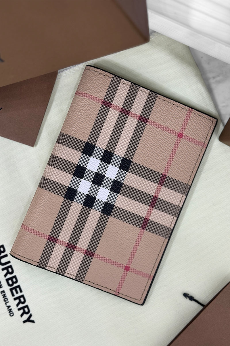Burberry Кожаная обложка для паспорта Check Premium 14x10x2 см