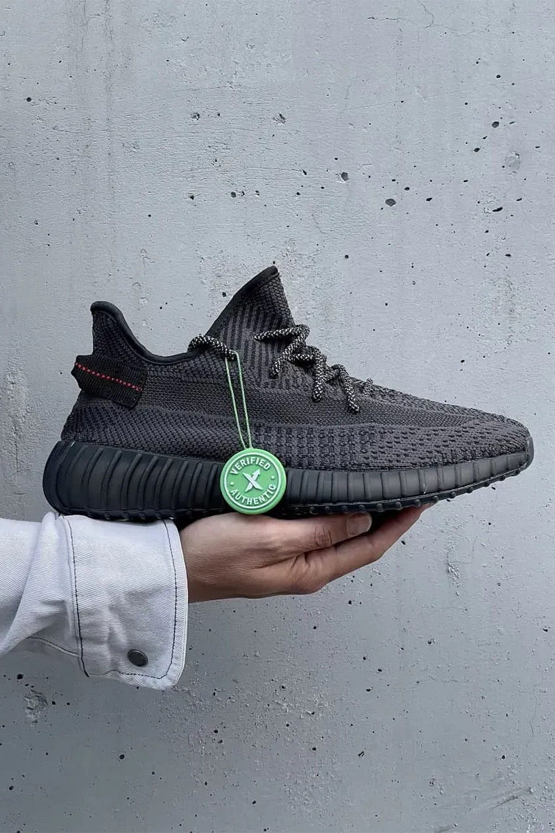 Adidas Кроссовки Yeezy Boost 350 v2 Black "Reflective laces"