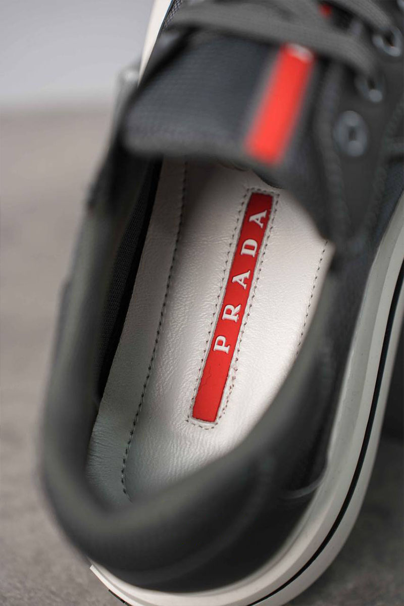 Prada Комбинированные кроссовки logo-stripe - Grey
