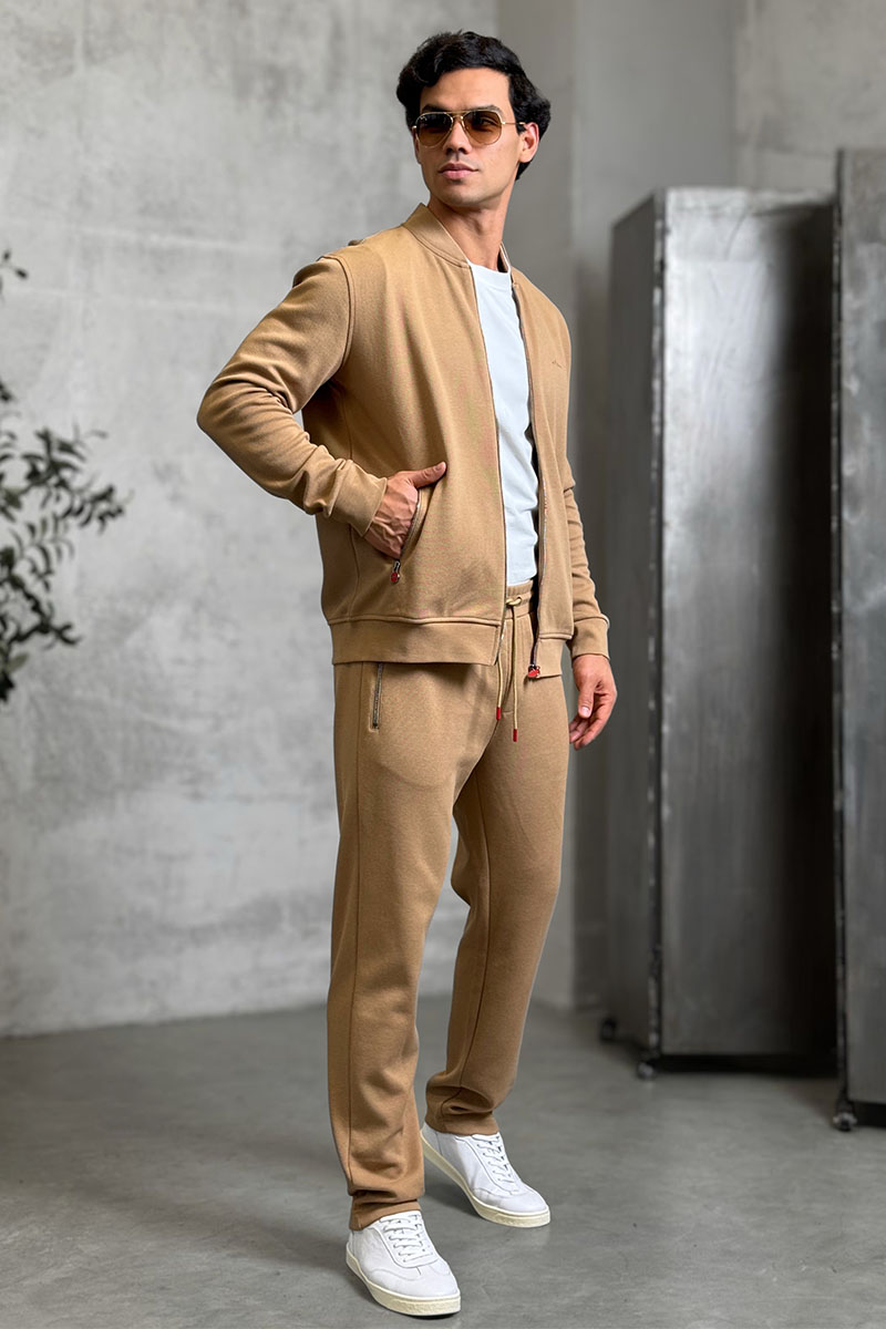 Kiton Спортивный костюм бежевого цвета