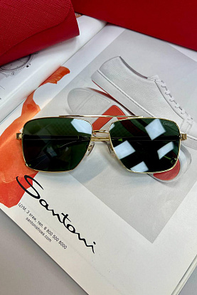 Солнцезащитные очки с зелёными линзами
