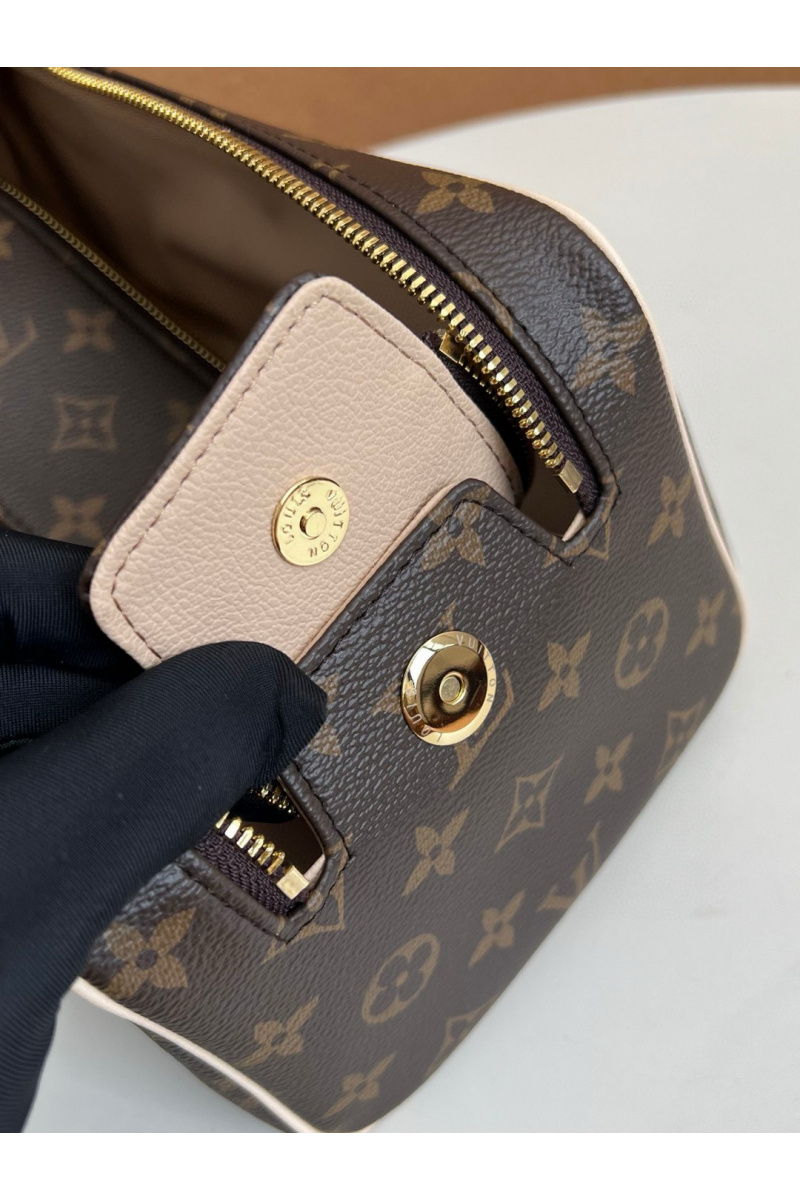 Lоuis Vuittоn Кожаный несессер Dopp Kit Premium 28x15x16.5 см