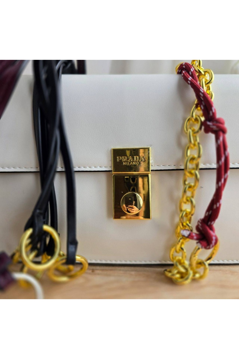 Prada Кожаная сумка Small Soft Sound 23x14 см