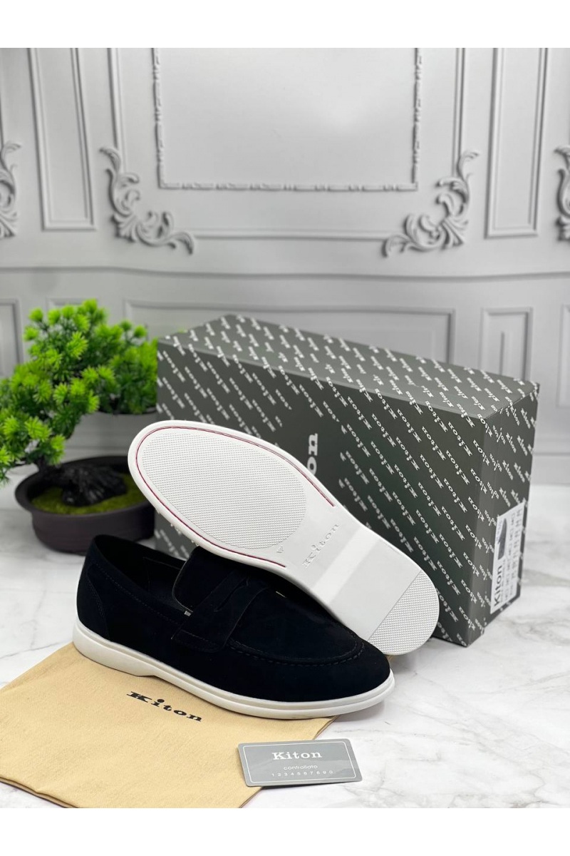 Kiton Замшевые лоферы чёрного цвета