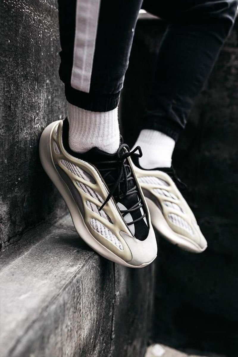 Adidas Кроссовки Yeezy Boost 700 V3 "Azael"