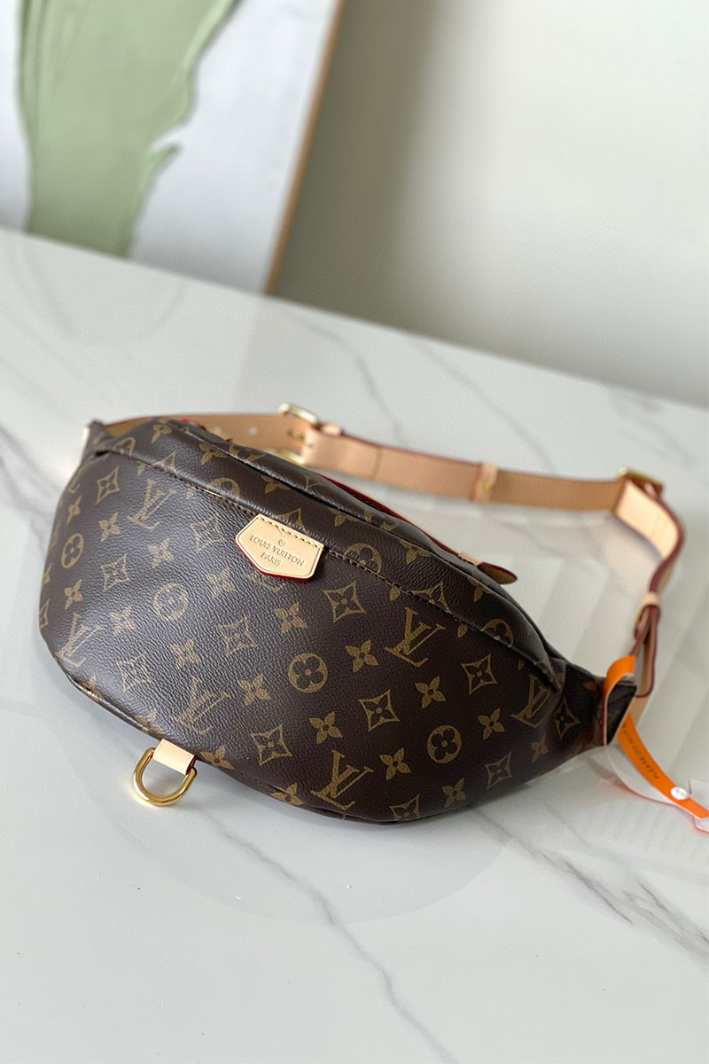 Lоuis Vuittоn Кожаная сумка на пояс Bumbag Monogram Premium 37x14x13 см