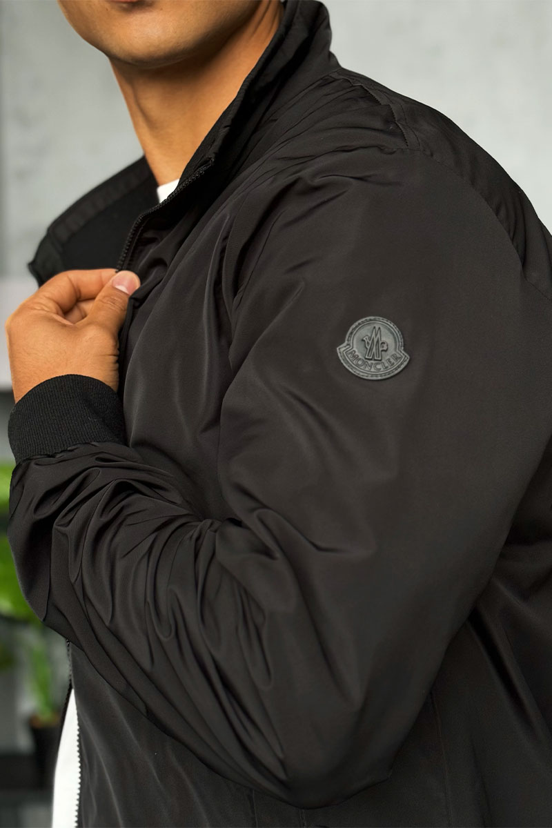 Moncler Мужская ветровка чёрного цвета logo-patch