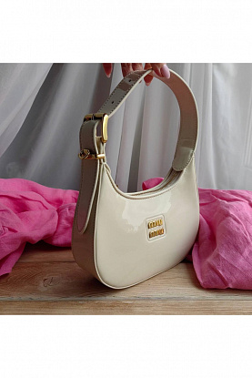 Женская лакированная сумка-хобо Vernice 21x16 см - Beige