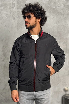 Мужская ветровка чёрного цвета