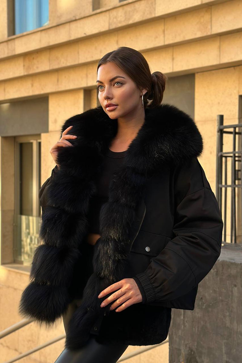 Max Mara Женский чёрный пуховик с мехом Max Mara