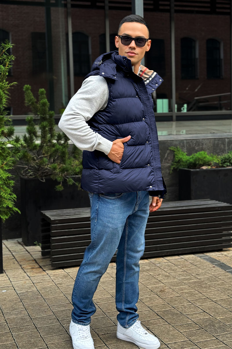 Burberry Жилет синего цвета London England logo-patch