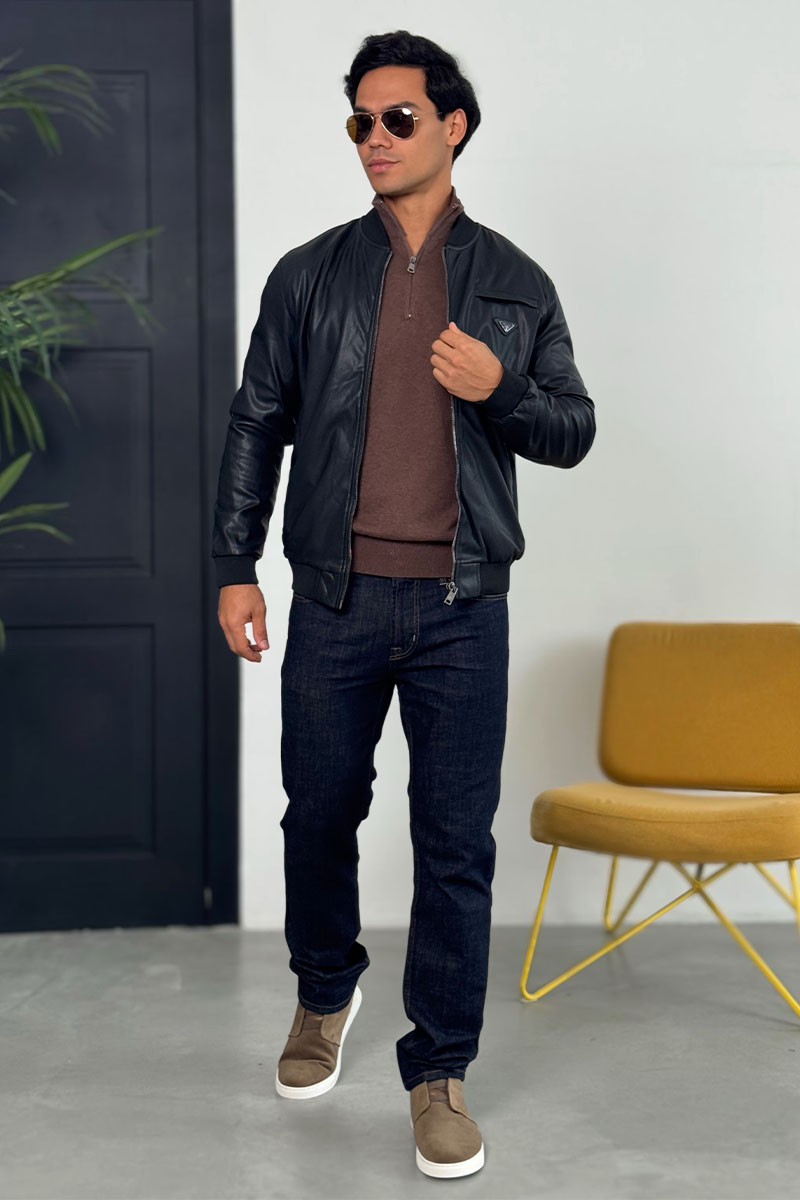 Prada Кожаная куртка чёрного цвета logo-plaque