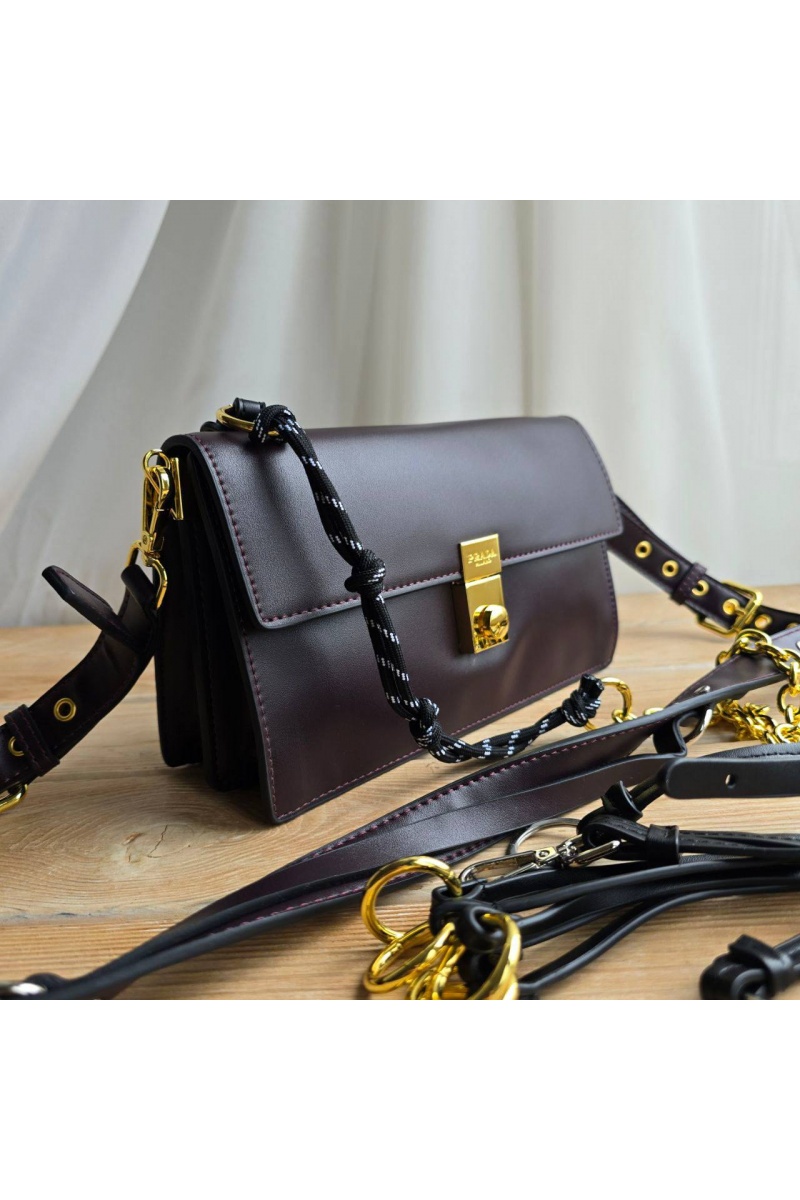 Prada Кожаная сумка Small Soft Sound 23x14 см