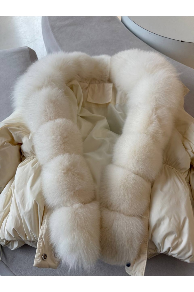 Designer Clothing Белый женский пуховик с натуральным мехом