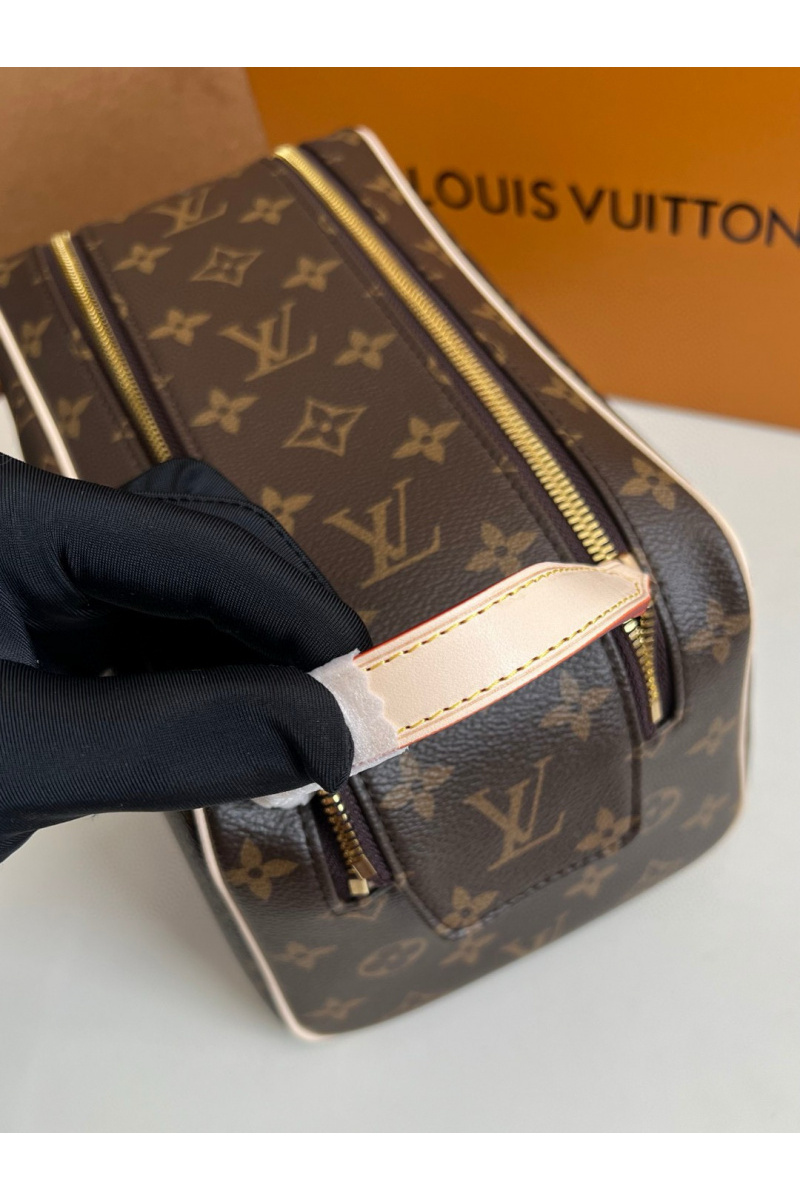 Lоuis Vuittоn Кожаный несессер Dopp Kit Premium 28x15x16.5 см