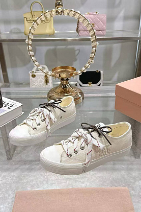 Женские кроссовки premium