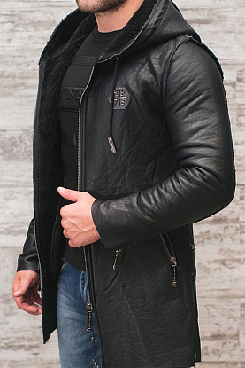 Мужское утеплённое пальто чёрного цвета