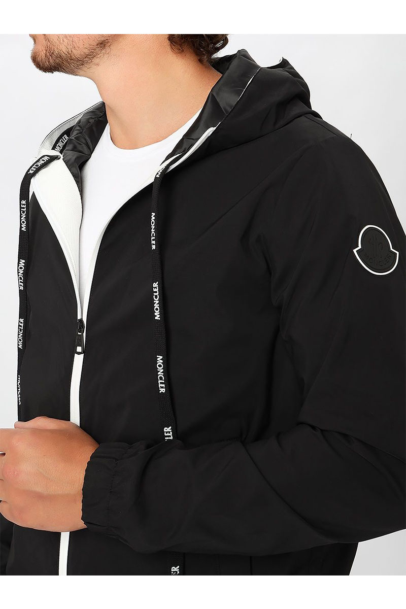Moncler Мужская куртка чёрного цвета