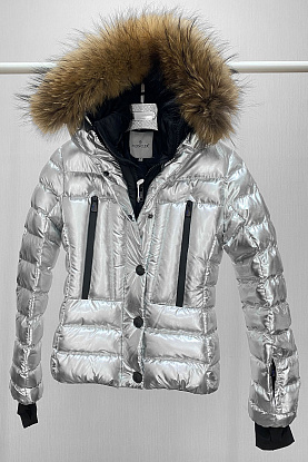 Женская брендовая куртка серебряного цвета