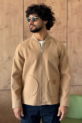 Мужской бежевый бомбер 