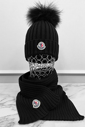 Комплект из шапки и шарфа чёрного цвета logo-patch