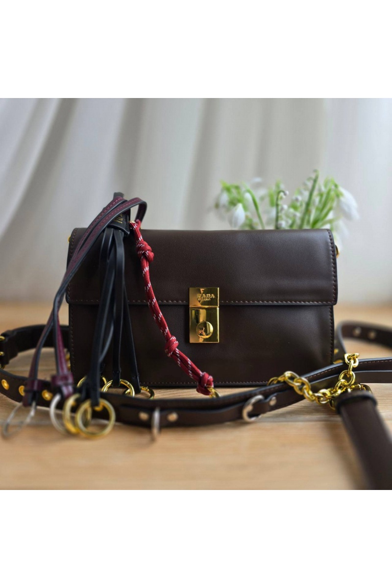 Prada Кожаная сумка Small Soft Sound 23x14 см