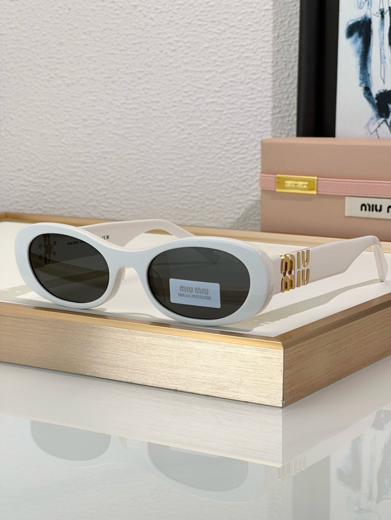MIU MIU Женские солнцезащитные очки с белой оправой