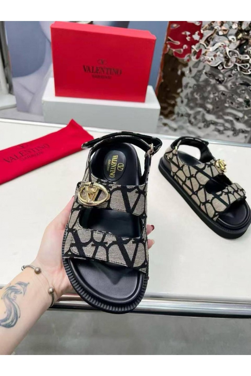 Valentino Женские кожаные сандалии Rockstud