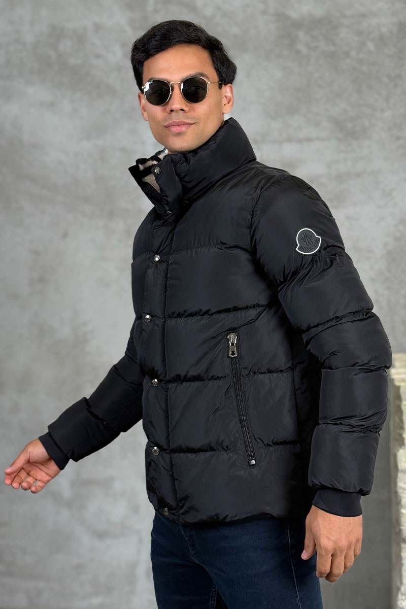 Moncler Куртка чёрного цвета logo-patch