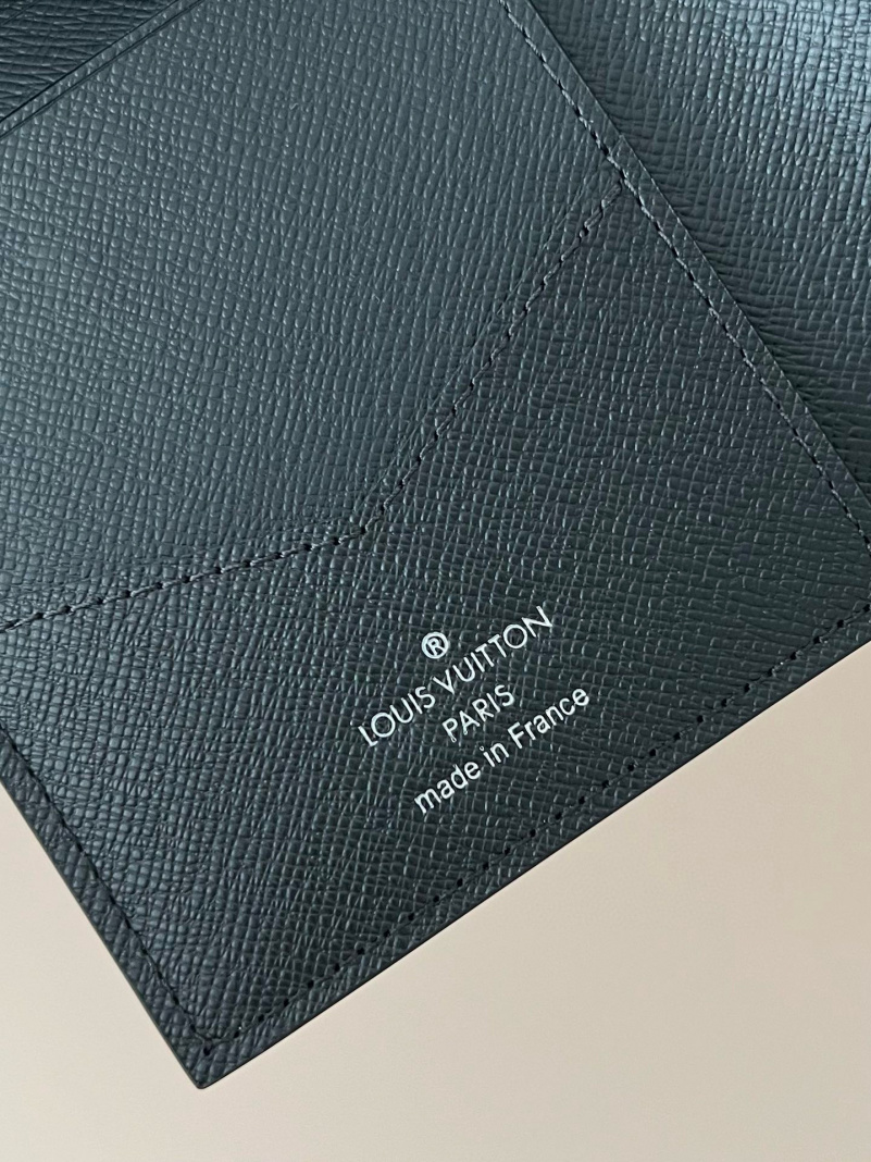 Lоuis Vuittоn Кожаная обложка для паспорта Premium 14x9.5x1.5 см