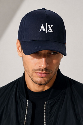 Бейсболка синего цвета embroidered-logo