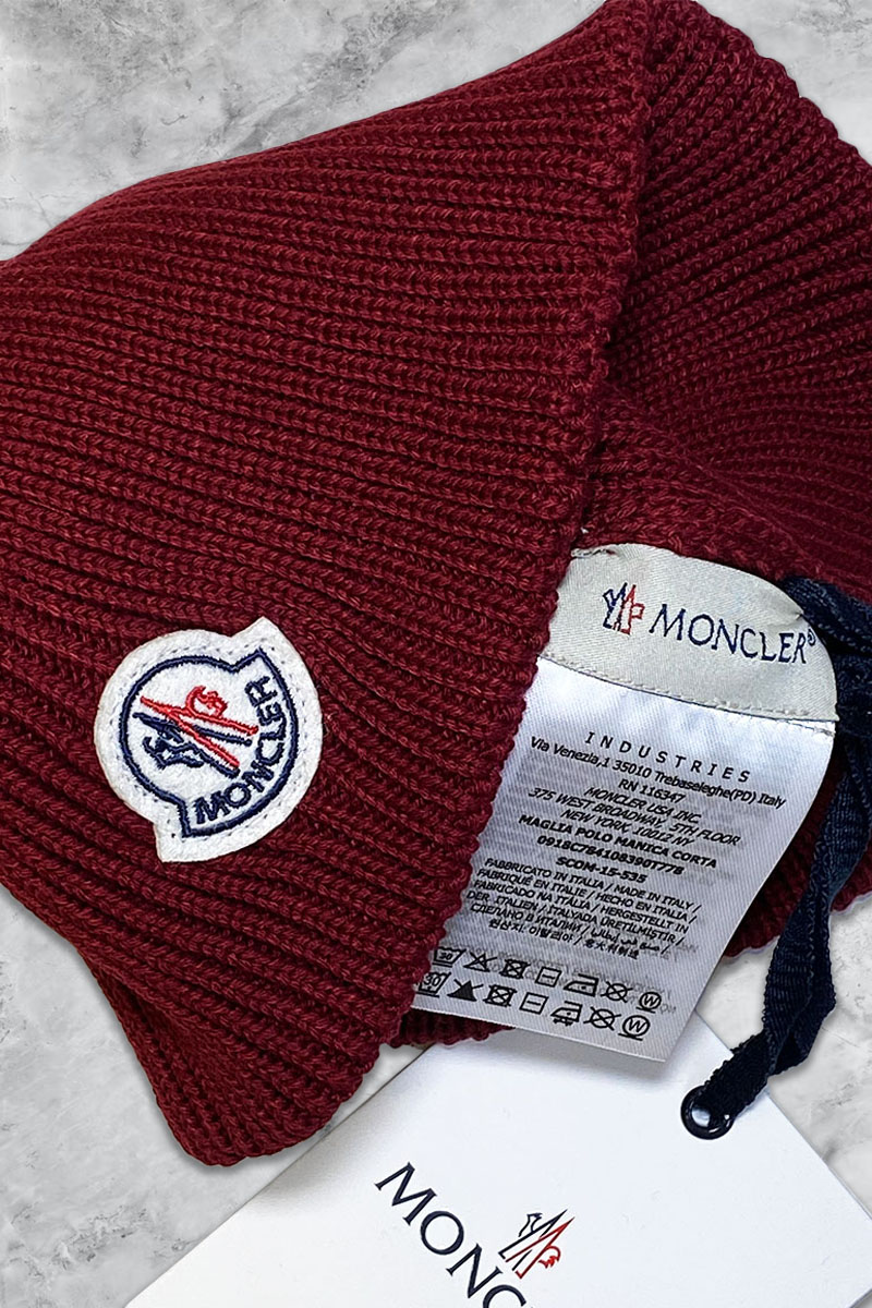 Moncler Мужская шапка бордового цвета logo-patch