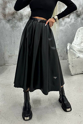 Длинная женская кожаная юбка чёрного цвета 