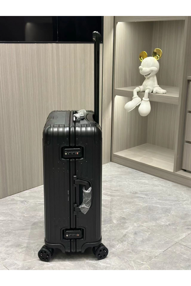 Rimowa Чемодан Aluminum M Premium 66x43x27 см