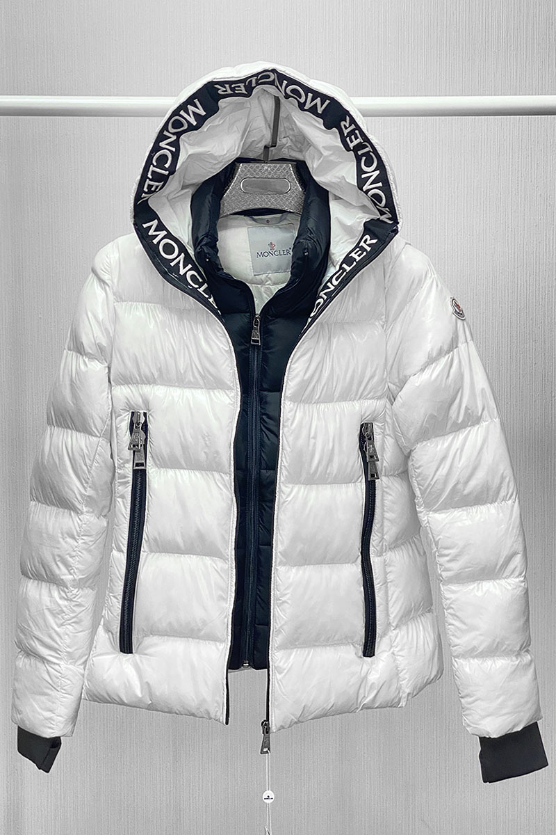 Moncler Женская куртка белого цвета