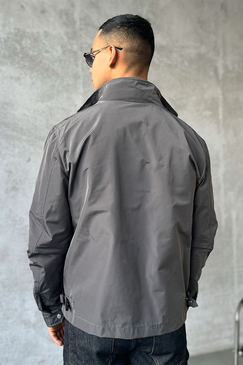 Burberry Мужская ветровка серого цвета 