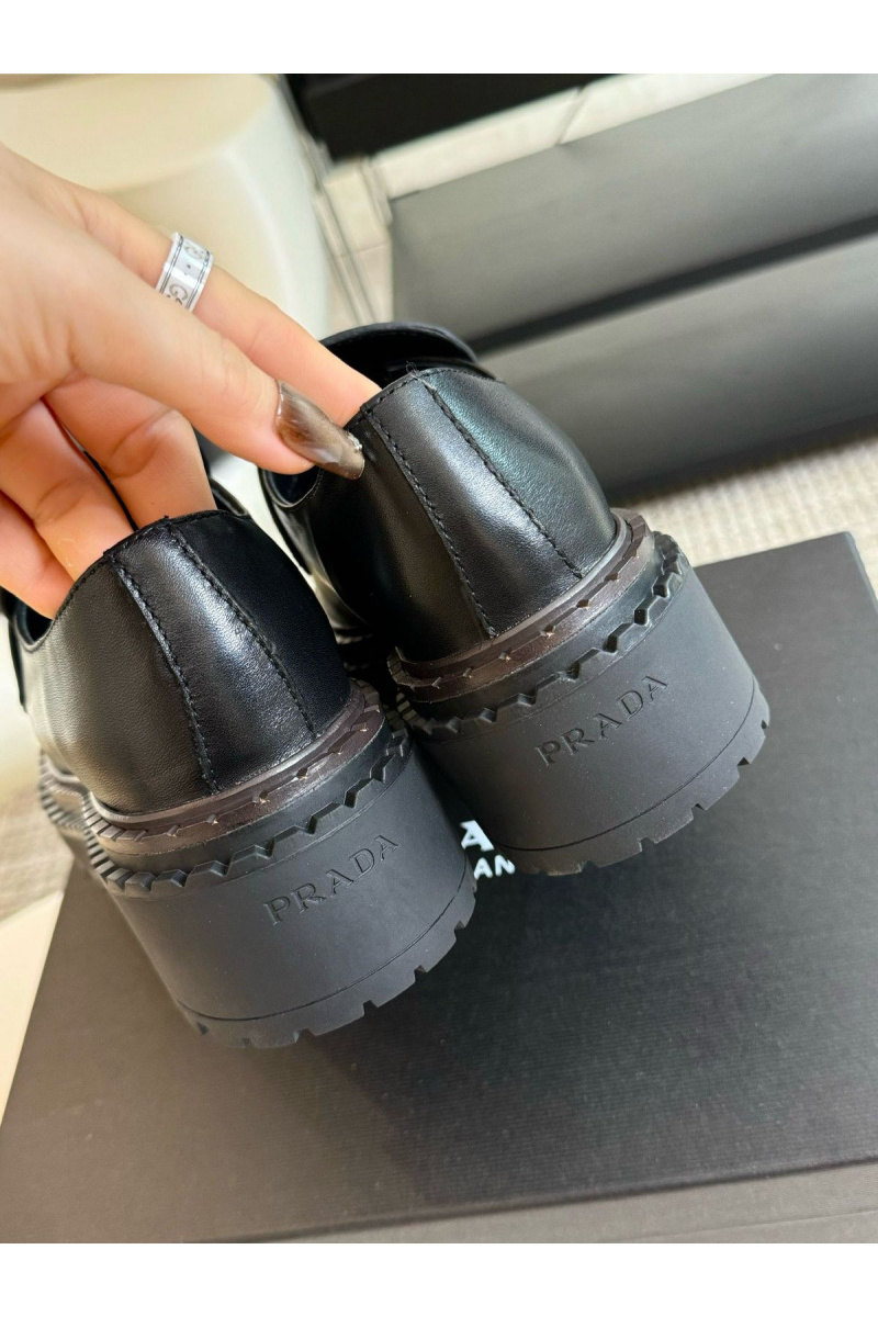 Prada Женские лоферы чёрного цвета Monolith premium