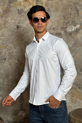Мужская рубашка белого цвета