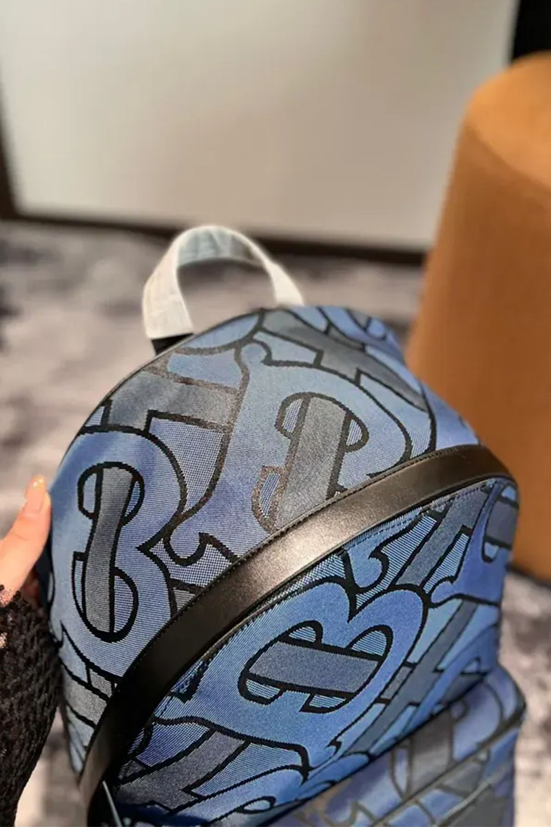 Burberry Рюкзак синего цвета TB Monogram 41x31 см
