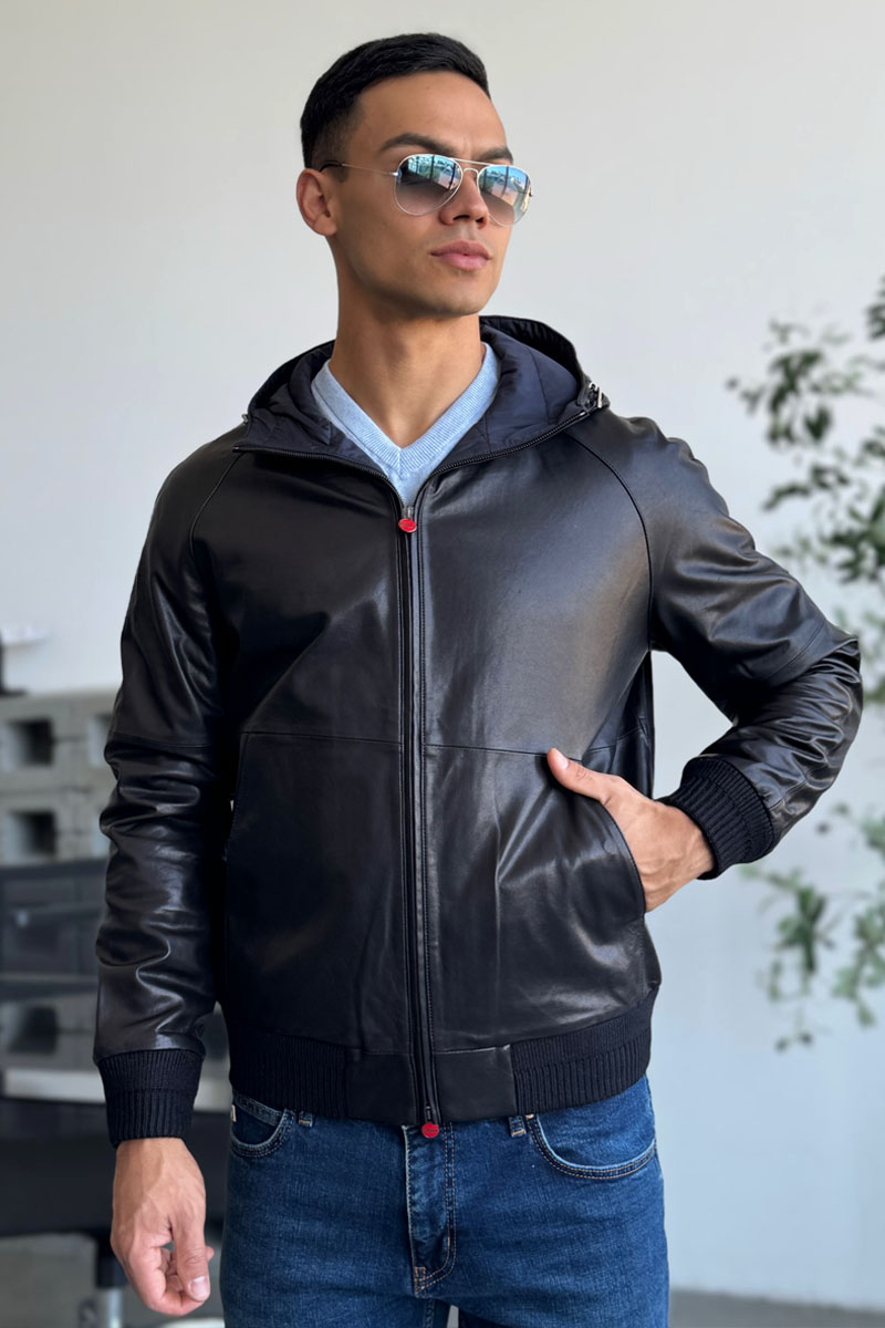 Kiton Кожаная куртка чёрного цвета Premium
