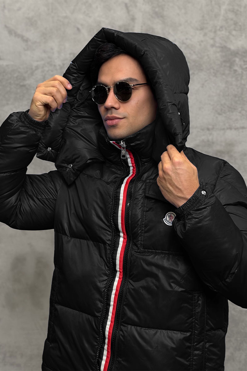 Moncler Пуховик чёрного цвета Montbeliard