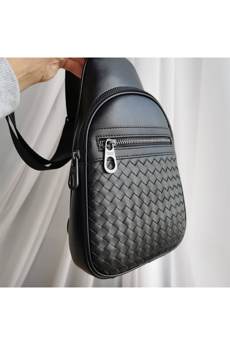 Bottega Veneta Кожаная чёрная сумка 28x18 см