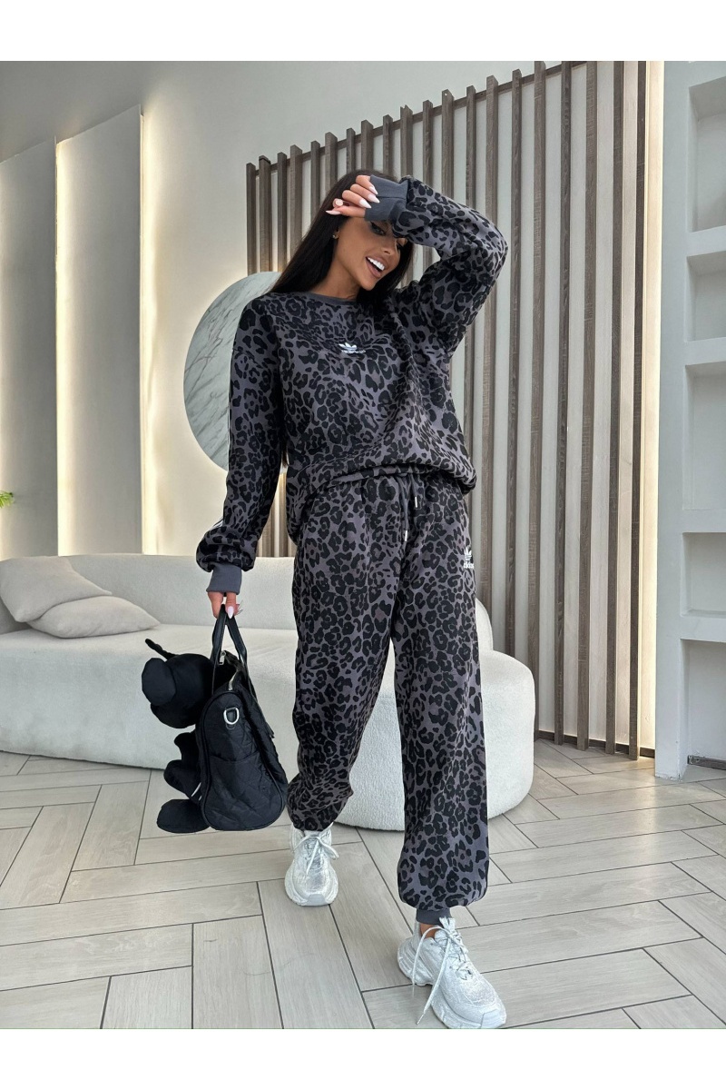 Adidas Женский костюм чёрного цвета