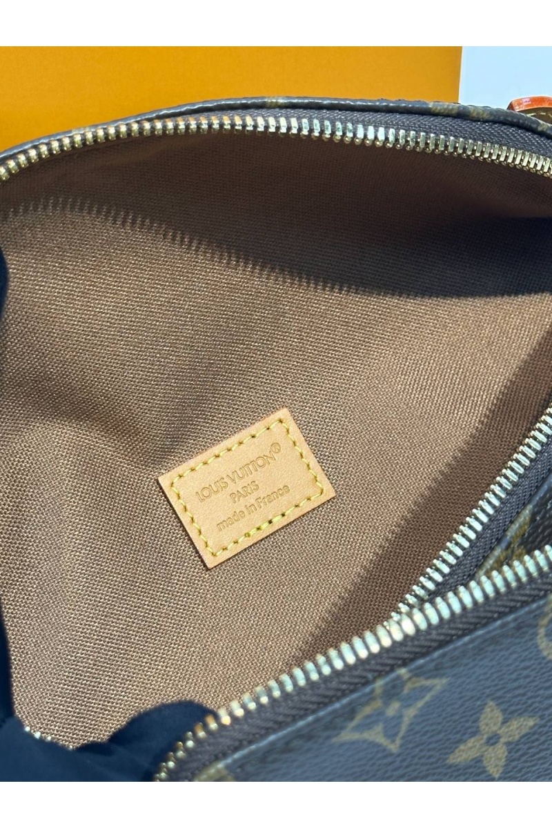 Lоuis Vuittоn Кожаная сумка Rush Bumbag premium 30x15x8 см