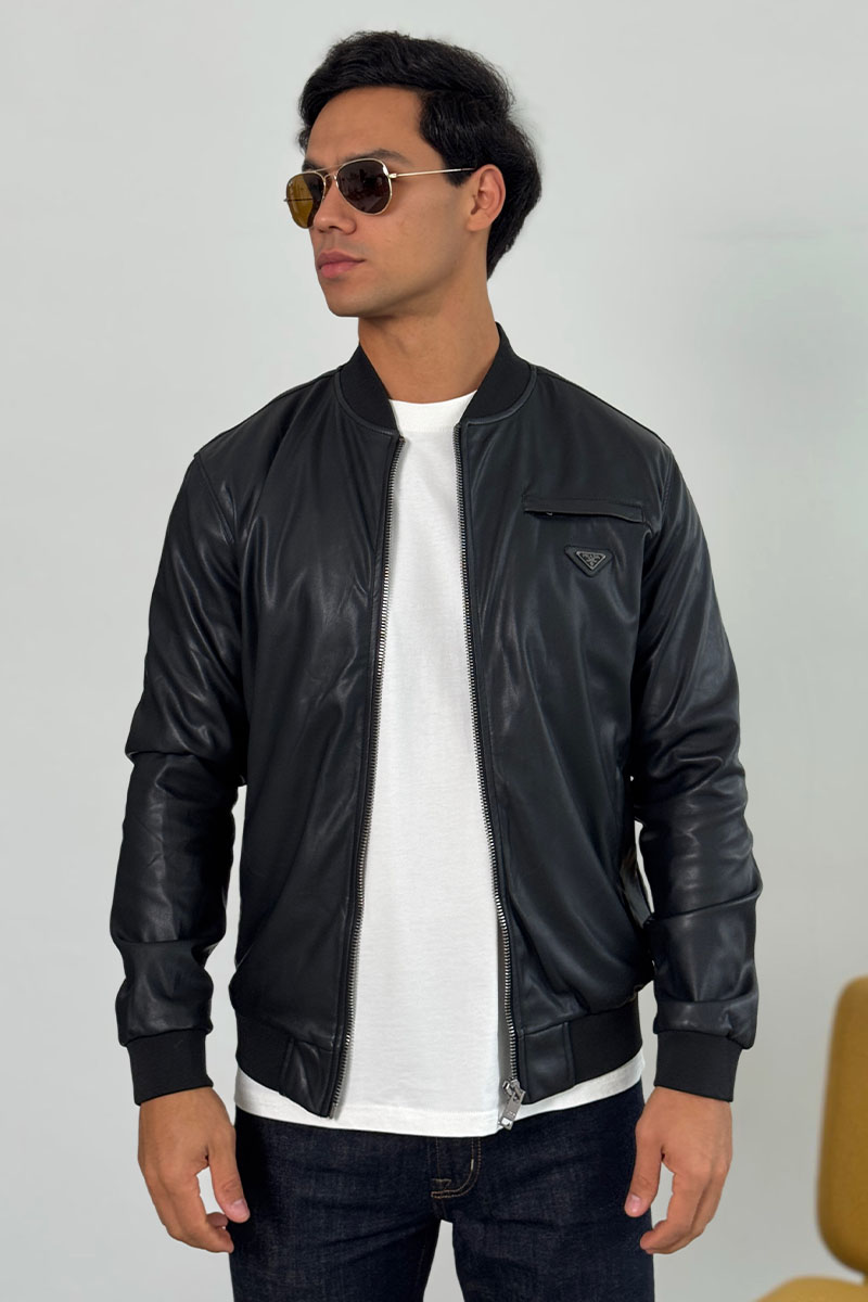 Prada Кожаная куртка чёрного цвета logo-plaque