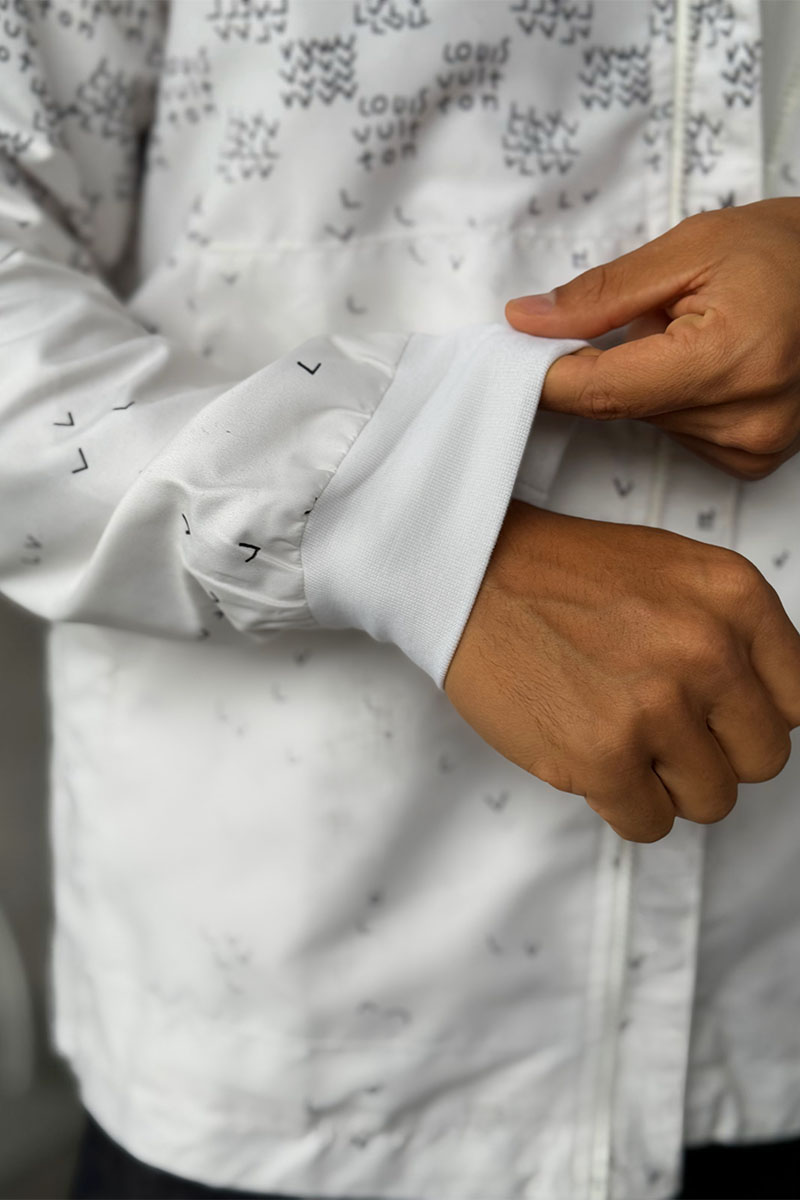 Lоuis Vuittоn Ветровка белого цвета Damier Spread Windbreaker