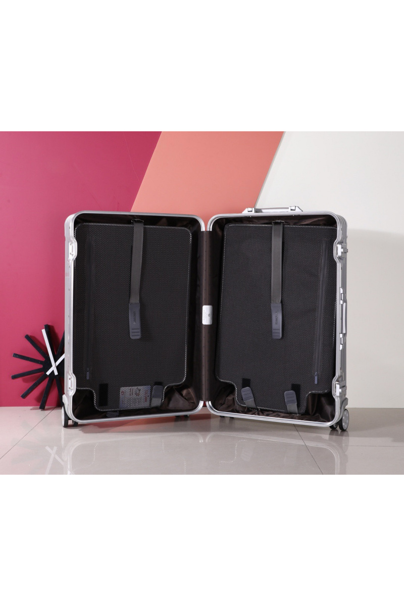 Rimowa Чемодан Aluminum M Premium 66x43x27 см