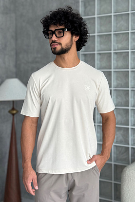 Мужская бежевая футболка 